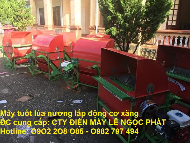 Máy tuốt lúa nương mini chạy xăng cho bà con vùng cao